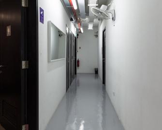 RedDoorz Hostel @ Beach Road (Sg Clean) - Singapore - Hallway