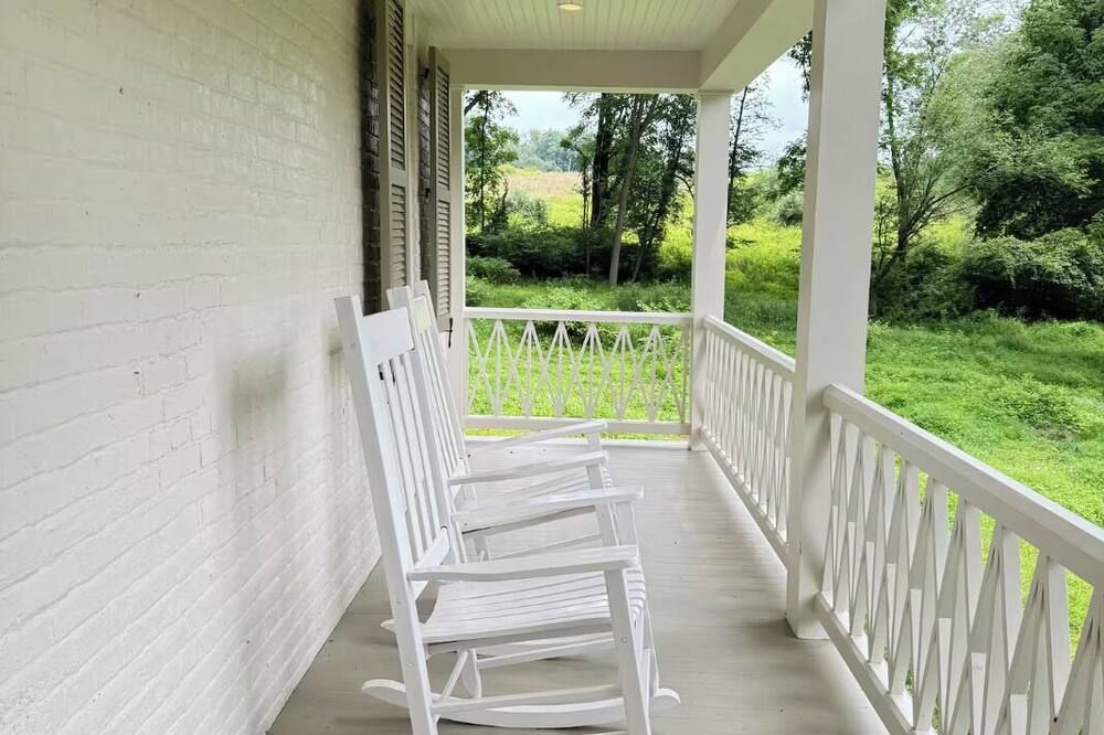 Charming & newly restored farmhouse tucked away in nature