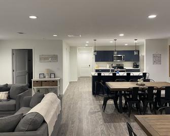 NEW! Countryside Retreat Home with Space for Entertaining, Weddings and More! - Minster - Restaurant