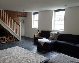 3 Bedroom Barn - sleeps 8 (Hot Tub) - Llanwrtyd Wells - Wohnzimmer