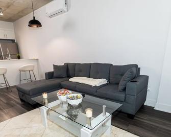 Lowkey Corner - Mascouche - Living room