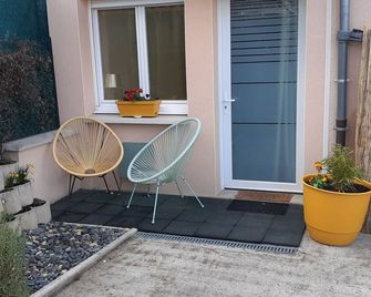 Maison Chaleureuse Parking Gratuit sur Place - Cournon-d'Auvergne - Patio