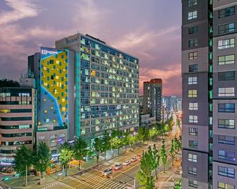 H Avenue Hotel Idae Shinchon - Seoul - Building