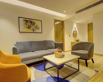 Cygnett Inn Dibrugarh Trademark by Wyndham - Dibrugarh - Living room