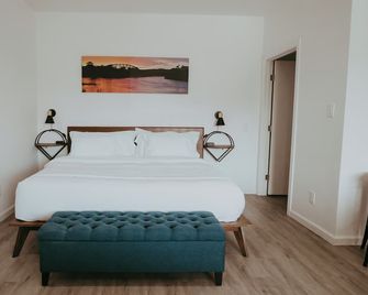 Stylish Downtown Yuma Retreat with River Vibes - Yuma - Bedroom