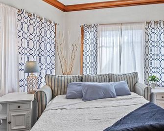 Elegant Historic Home in Modernized Area - Coeur d'Alene - Bedroom