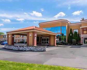 Quality Inn & Suites Albany Airport - Latham - Bygning