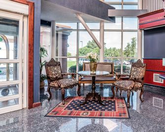 Quality Inn & Suites Albany Airport - Latham - Recepción