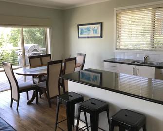Ocean Views - Warrnambool - Dining room