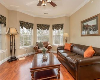 Branson's Great Rock Retreat - Branson - Wohnzimmer