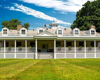 Captain Stannard Bed and Breakfast Country Inn - Westbrook - Building