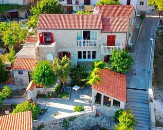 Apartments Racic - Bol - Rakennus