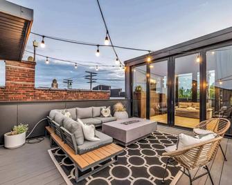 Luxury Rooftop Oasis Tremont: Sauna - Cleveland - Balcony