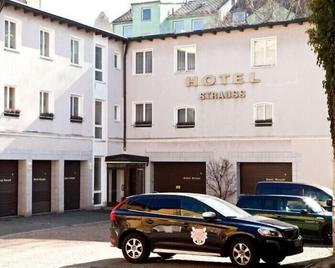 Hotel Strauss - Hof - Edificio