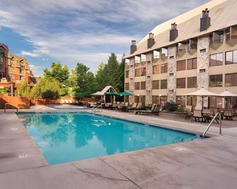 Mountainside Lodge - Whistler - Pool
