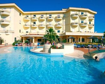 Sunshine Club Hotel Centro Benessere - Ricadi - Piscina