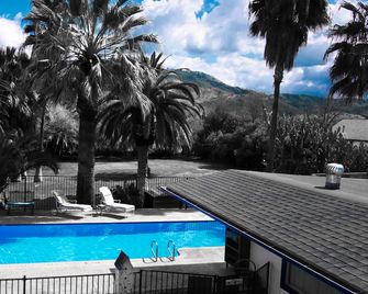 The Parks Inn - Lemon Cove - Basen