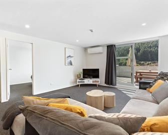 Central Mountain View Paradise - Queenstown - Living room