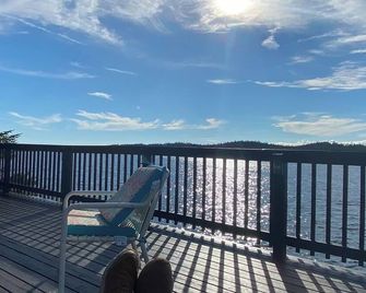 Best View Wonderland-cozy Cabin On Pond - Holyrood - Balcony