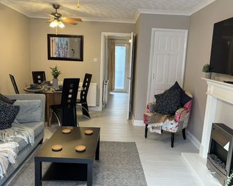 Cosy Corner - 2 beds, free parking, next to Southampton General Hospital - Southampton - Sala de estar