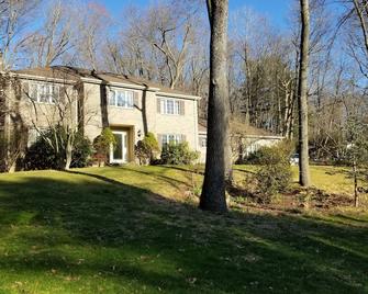 Charming Mountain View Country House - Cheshire - Outdoors view