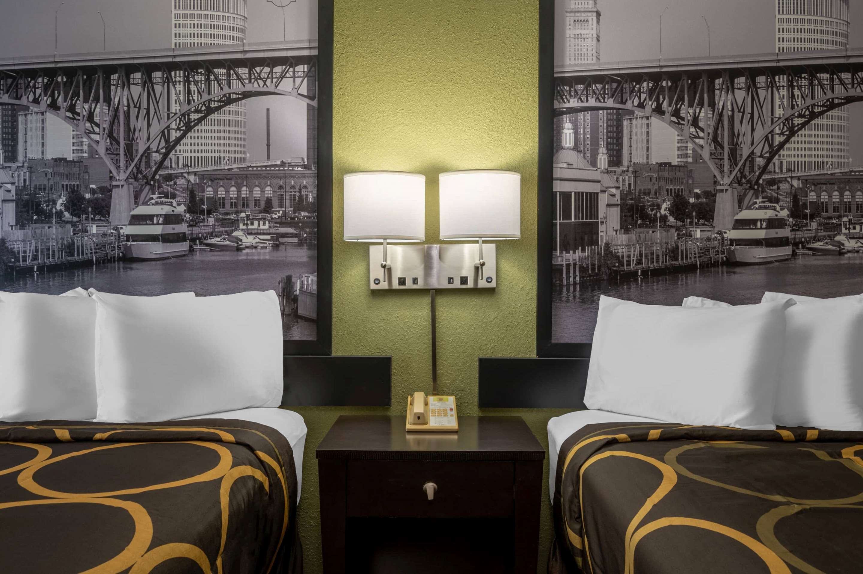 Super 8 by Wyndham Perrysburg - Perrysburg - Slaapkamer