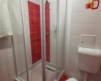 Hotel New Derby - Constanţa - Bathroom
