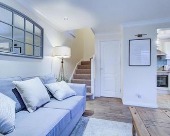 Pass the Keys | Beautiful Cosy Home - Basildon - Living room