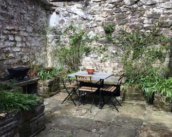 Brook Cottage In Baslow Next To Chatsworth Park - Bakewell - Patio