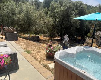 Riverview Suite w/ Jacuzzi - Coarsegold - Pool