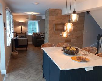 Beautiful Historic Cottage - Callander - Dining room