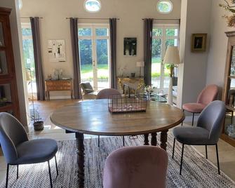 Beautiful Bordeaux residence, swimming pool, tennis court, bowling green in wooded grounds of 1 hectare - Bruges - Salle à manger