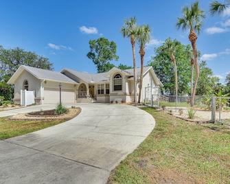 Canal-Front Retreat in Crystal River! - Crystal River - Building