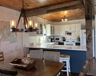 Step off the deck to enjoy the beach & a short walk down the scenic peninsula ~ - Harpswell - Cocina