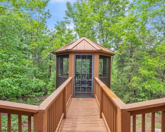 Ridge Views - Private Mountain Top Cabin 2 Bedroom Cabin by Heavenly Views Resort - Gatlinburg - Balcony