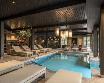 Van Der Valk Hotel Apeldoorn - De Cantharel - Apeldoorn - Pool