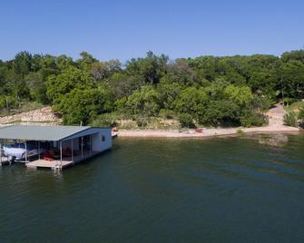Unique Lakeside Eco-Cabin On Magical Property - Kayaks, Canoes, Sups, Yoga! - Spicewood - Beach