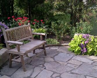 Bluehaven Cottage, Grand Bend, Ontario - Bluewater - Patio