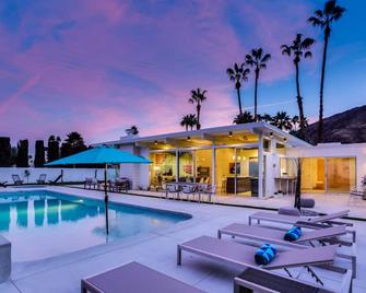 Palm Springs Regal Contemporary Permit# 4106 - Palm Springs - Piscina