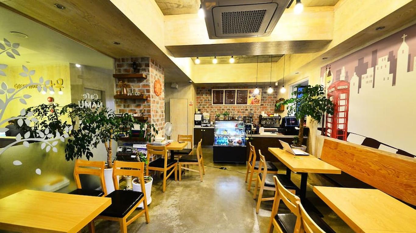 نامو جيستهاوس