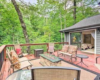 1 Mi to Marina Lake Toxaway Cabin with Fire Pit - Lake Toxaway