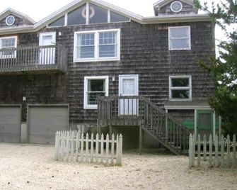Quaint Ocean Front Duplex! - Barnegat Light - Building