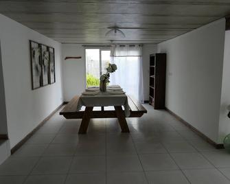 Villa Bharati - Plaine des Palmistes - La Plaine-des-Palmistes - Salle à manger