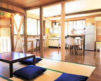 Hub A Nice Inn - Hostel - Setouchi - Essbereich