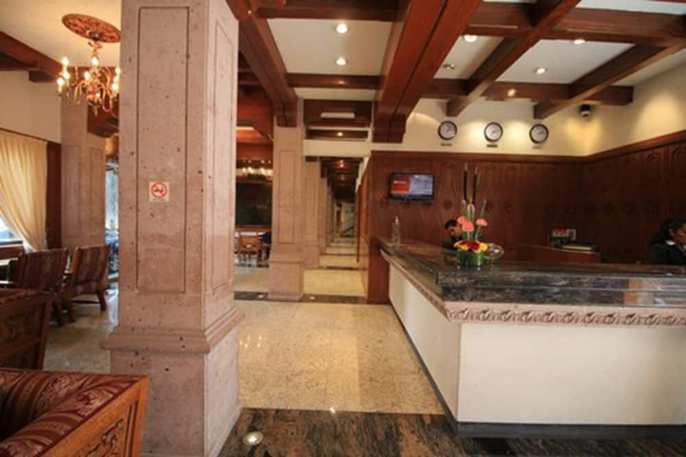 Front desk view of Hotel Maria Cristina