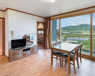 Ganghwa Dondaemoru Pension - Hwado-myeon - Sala de jantar