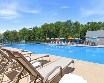 Chalet #93 Pondside Retreat & Resort Amenities - Stevensville - Piscina
