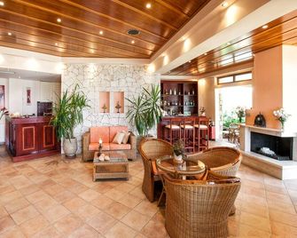 Hotel Paralio - Posidi - Recepción