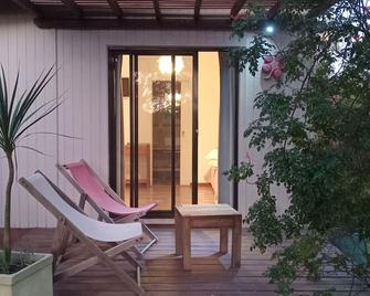 La Maison Suites & Gastronomía - La Paloma - Patio