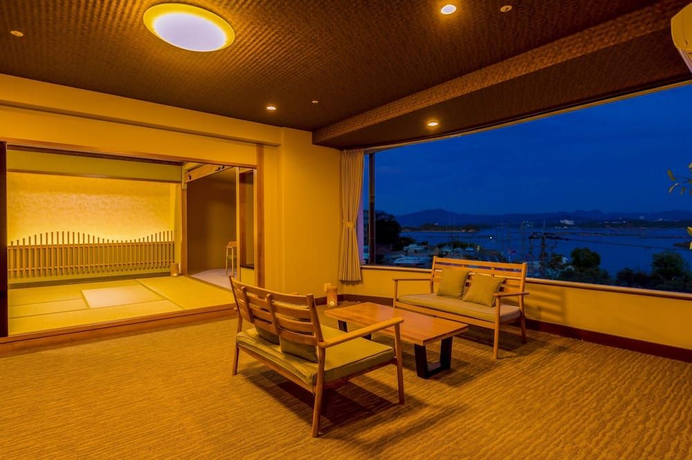 أويدو أونسين مونوجاتاري بريميوم شيراهاما جيوين